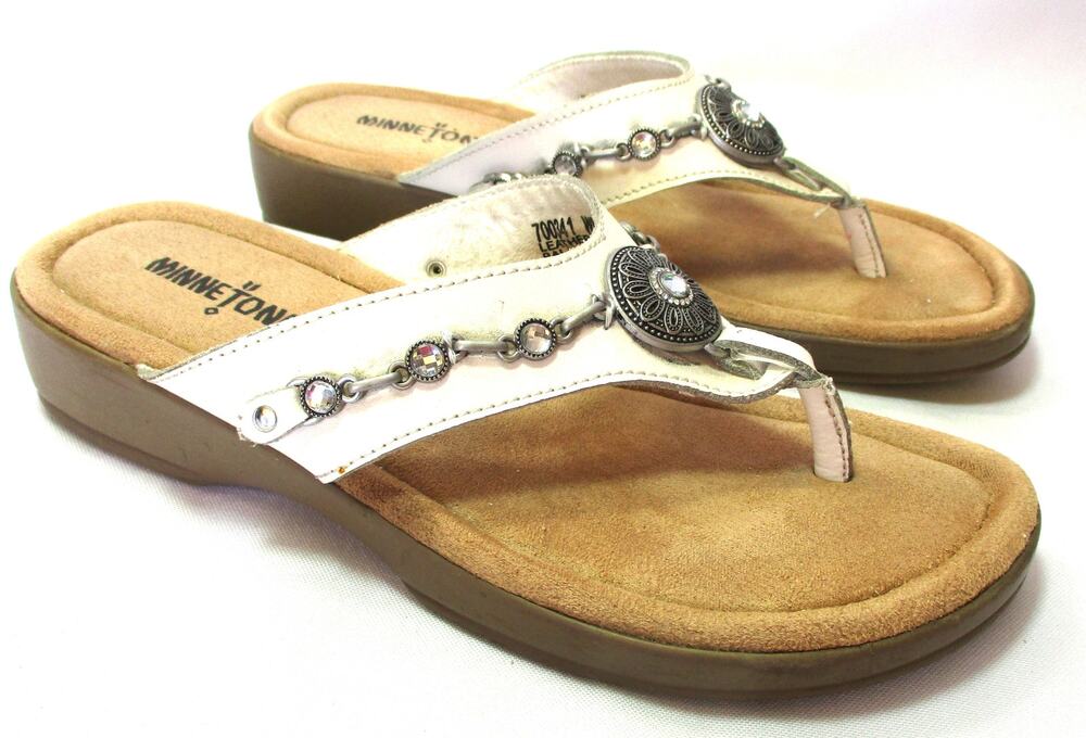 MINNETONKA Silverthorne 360 White Leather Thong Sandals Women 6